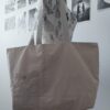 Bolsa de playa o piscina beige asas largas - Imagen 3