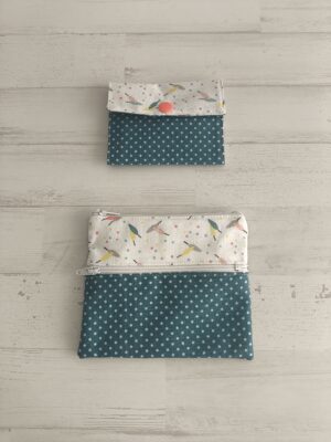 Monedero y tarjetero verde y plumas