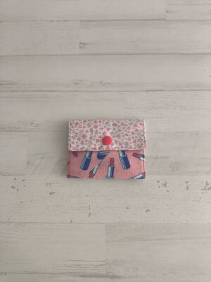 Tarjetero pintalabios y flores