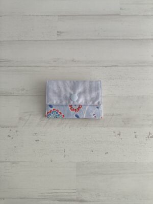 Tarjetero mandalas y rayas azul