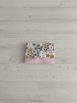 Tarjetero Rosa y flores