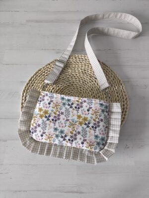 Bolso flores y volantes